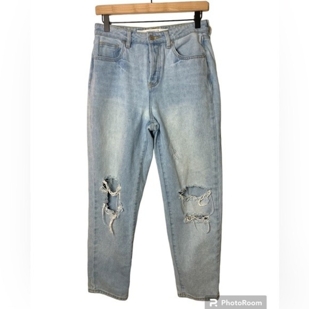 Brandy Melville cotton Light wash high waist button fly closure jeans. Size 28